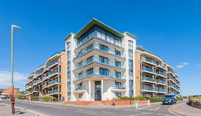 2 Bedroom Flat To Rent In Marina Close, Boscombe, BH5