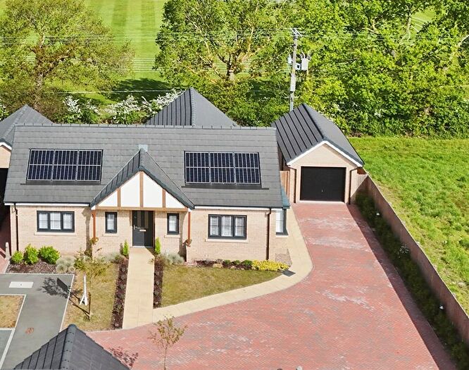 2 Bedroom Detached Bungalow For Sale In Hotchkin Gardens, Woodhall Spa, LN10