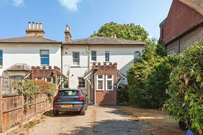 2 Bedroom Flat To Rent In Elm Road, New Malden, KT3