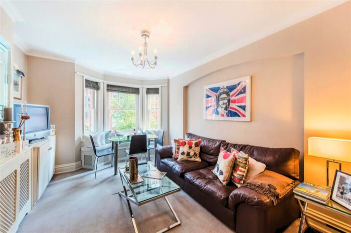 2 Bedroom Apartment To Rent In Elm Park Mansions, Park Walk, Chelsea, London, SW10
