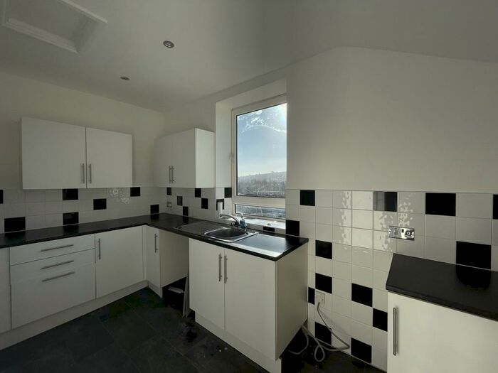 2 Bedroom Apartment To Rent In High Street, Blackwood, NP12