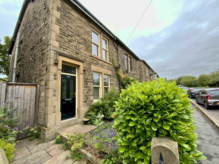 3 Bedroom Semi-Detached House To Rent In Sheffield Road, Glossop, SK13