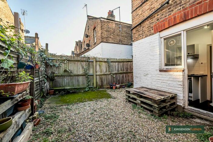 3 Bedroom Flat To Rent In Ormiston Grove, London, W12