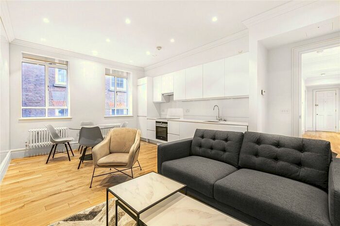 2 Bedroom Flat To Rent In Devereux Court, Strand, London, WC2R