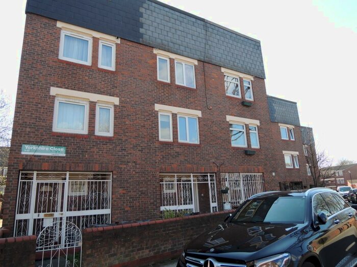 3 Bedroom Town House To Rent In Yorkshire Close, Stoke Newington, London, N16