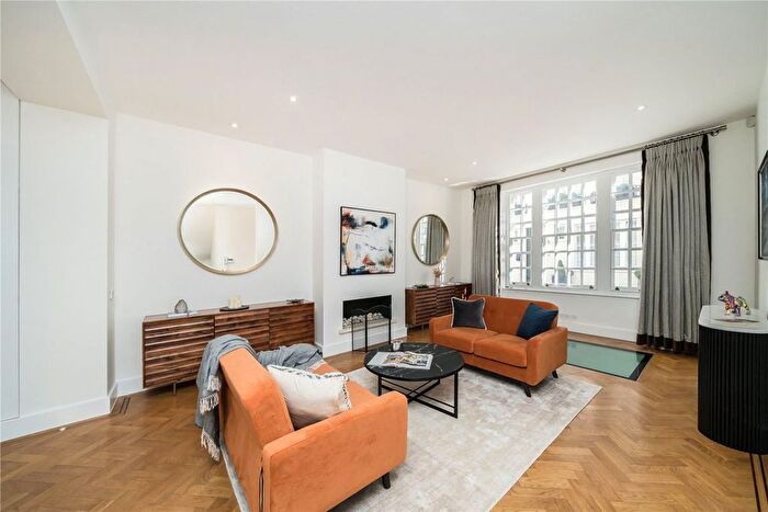 3 Bedroom Property To Rent In Eaton Mews North, Chelsea, SW1X