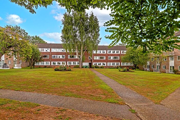 2 Bedroom Maisonette For Sale In The Ridgeway, St. Albans, AL4