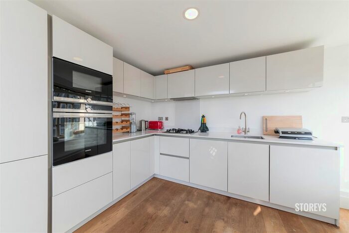 3 Bedroom Flat To Rent In Kingsland Road, Shoreditch, London, E2