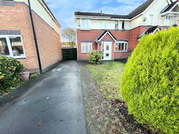 2 Bedroom Town House To Rent In Elham Close, Stoneclough, Radcliffe, Manchester, M26