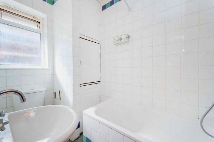 4 Bedroom Flat For Sale In Friars Way, Acton, London, W3