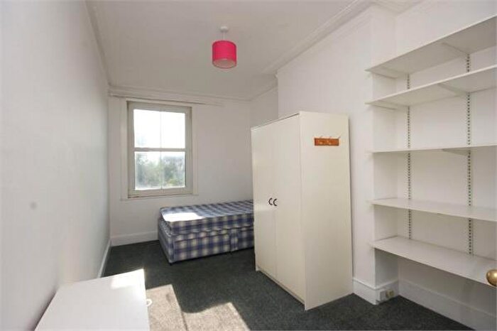 3 Bedroom Flat To Rent In Ballards Lane, London, N12