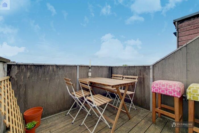 3 Bedroom Apartment To Rent In North Villas, Camden, London, NW1