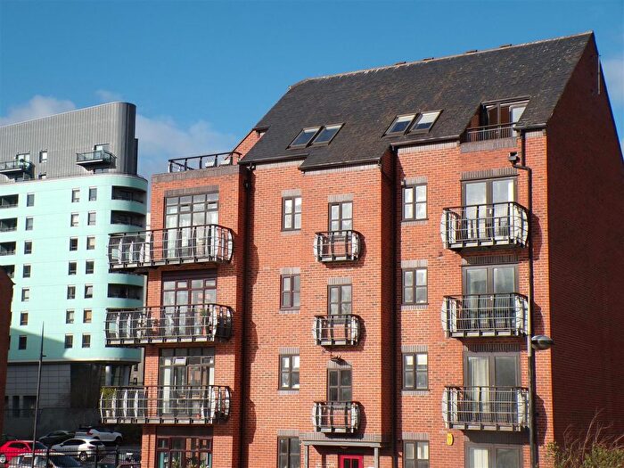 2 Bedroom Flat To Rent In Turlow Court, Leeds, LS9