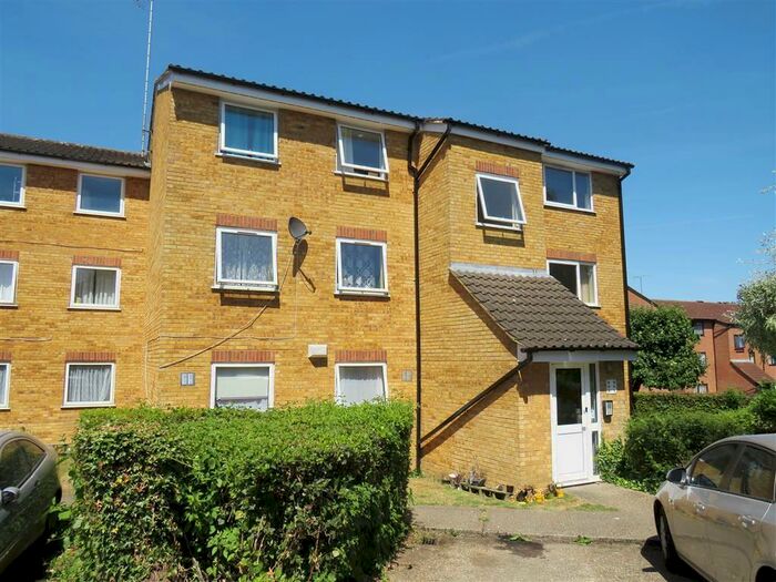 1 Bedroom Apartment To Rent In Valley Green, Hemel Hempstead, HP2