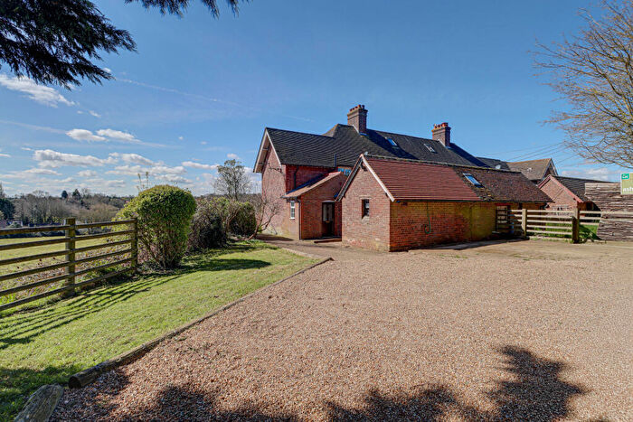 3 Bedroom Cottage For Sale In New Fiddlers Hill, Harpenden, AL5