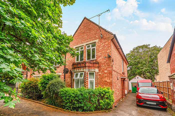 2 Bedroom Flat For Sale In The Avenue, Southampton, Hampshire, SO17
