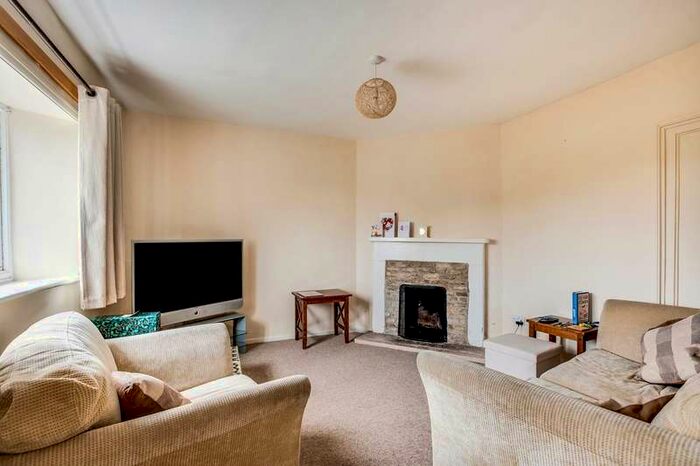 3 Bedroom End Of Terrace House To Rent In Summerside, Buckland, SN7