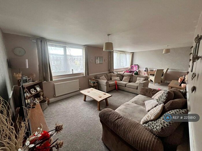 2 Bedroom Flat To Rent In Adastral Road, Poole, BH17