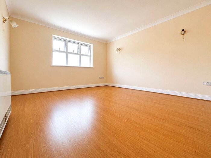 2 Bedroom Flat To Rent In Hillary Drive, Isleworth, TW7