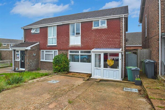 3 Bedroom Semi-Detached House For Sale In Spring Walk, Newport, PO30