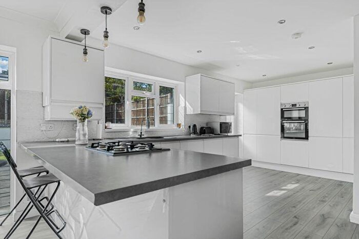 4 Bedroom Detached House For Sale In Monterey Close, Bexley, DA5