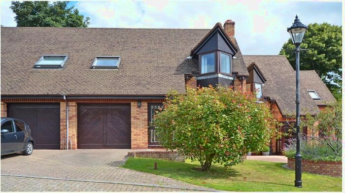 3 Bedroom Terraced House To Rent In Woodland Court, Truro TR1