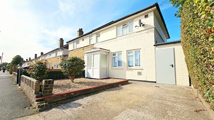 3 Bedroom Semi Detached House To Rent In Martindale Road, Hounslow, TW4