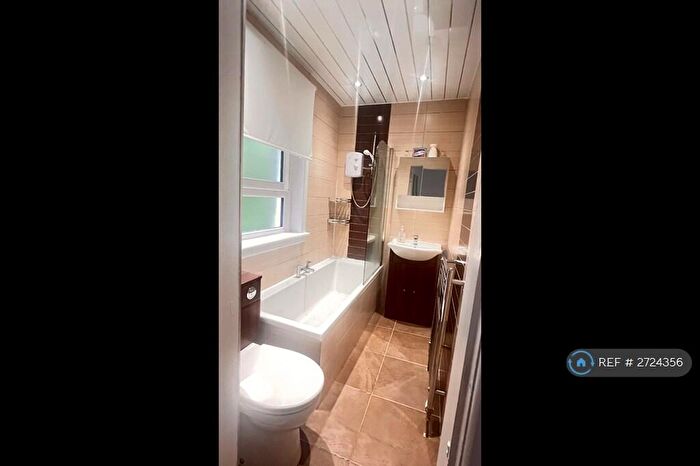 3 Bedroom Flat To Rent In Thornliebank, Thornliebank, Glasgow, G46