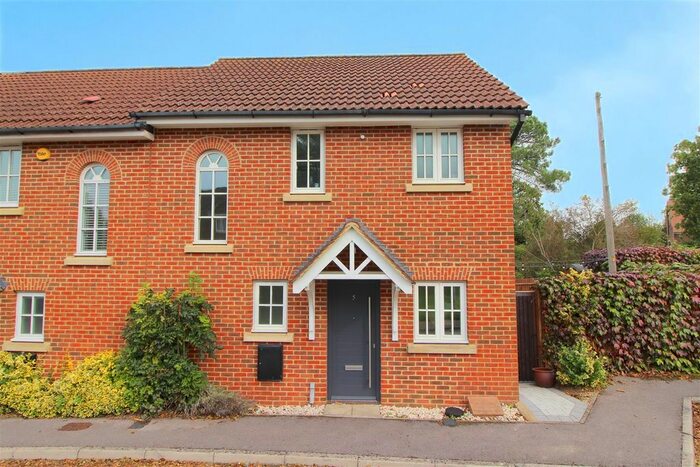 2 Bedroom End Of Terrace House To Rent In Lavender Crescent, St.Albans, AL3