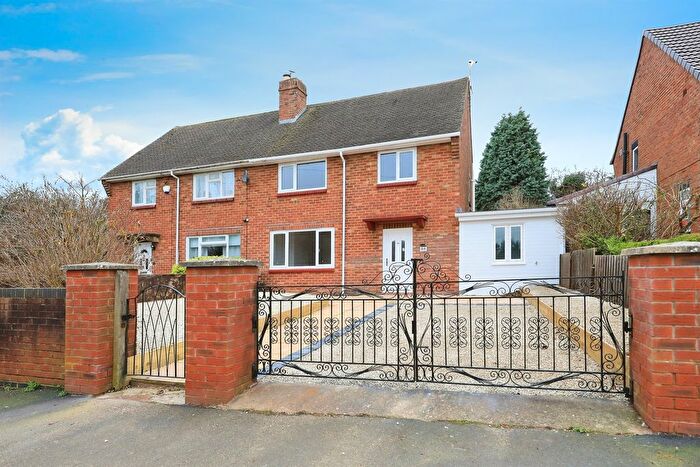 3 Bedroom Semi-Detached House For Sale In Kinver Avenue, Kidderminster, DY11