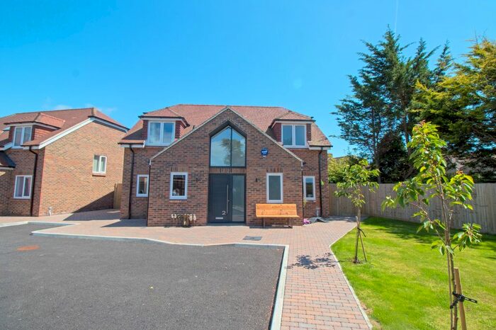 4 Bedroom Detached House To Rent In Northease Close, Hove, BN3