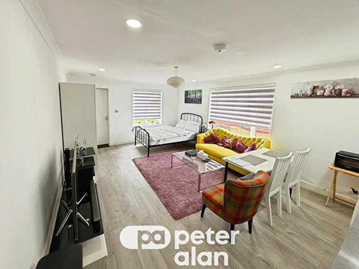 Flat To Rent In Gwynant Crescent, CF23