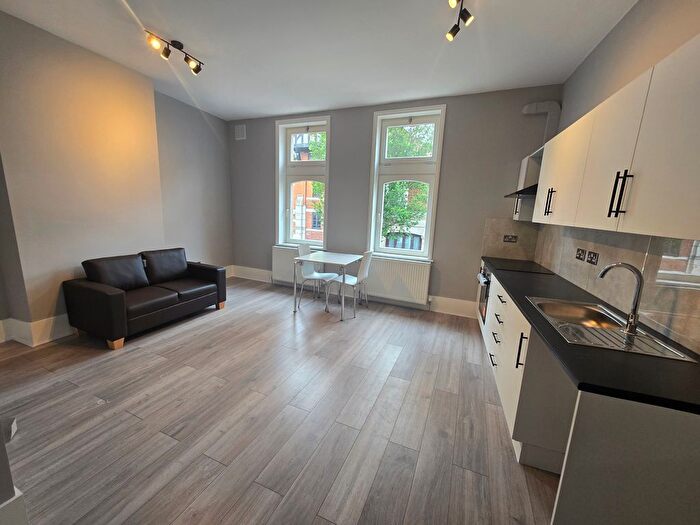 1 Bedroom Flat To Rent In High Streen, Acton, W3