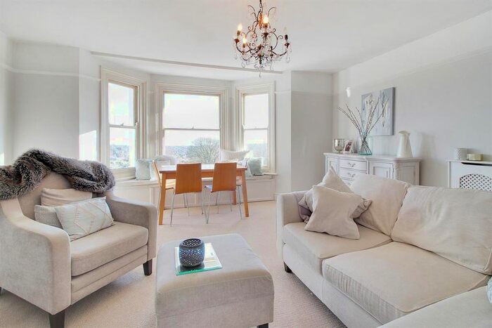 2 Bedroom Flat To Rent In Mount Ephraim, Tunbridge Wells, TN4