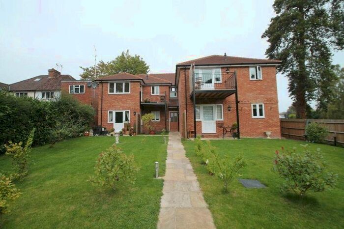2 Bedroom Flat To Rent In Holmer Green Road, Hazlemere, HP15
