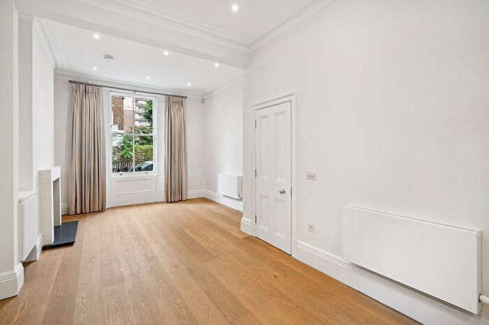 3 Bedroom Terraced House To Rent In Oakley Gardens, Chelsea, SW3