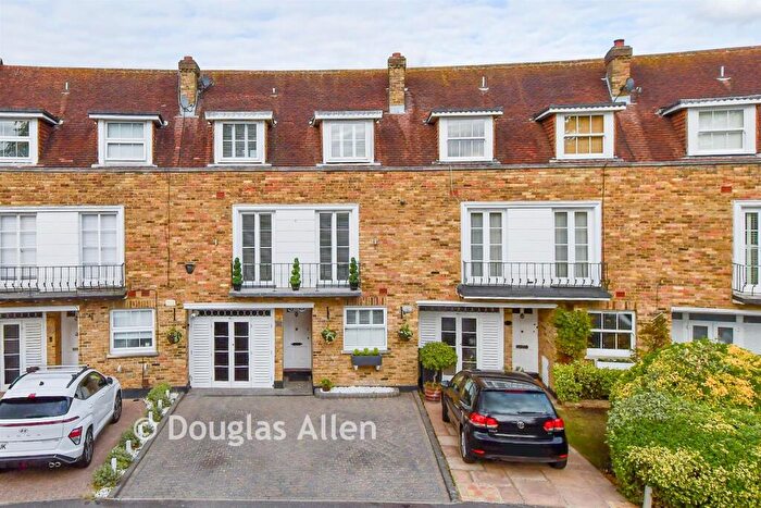 3 Bedroom Terraced House For Sale In Theydon Grove, Epping, Essex, CM16