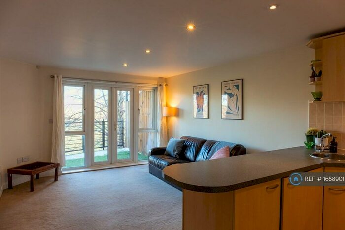 2 Bedroom Flat To Rent In St. Georges Way, London, SE15