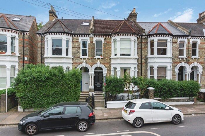 1 Bedroom Flat To Rent In Ravenslea Road, London, SW12