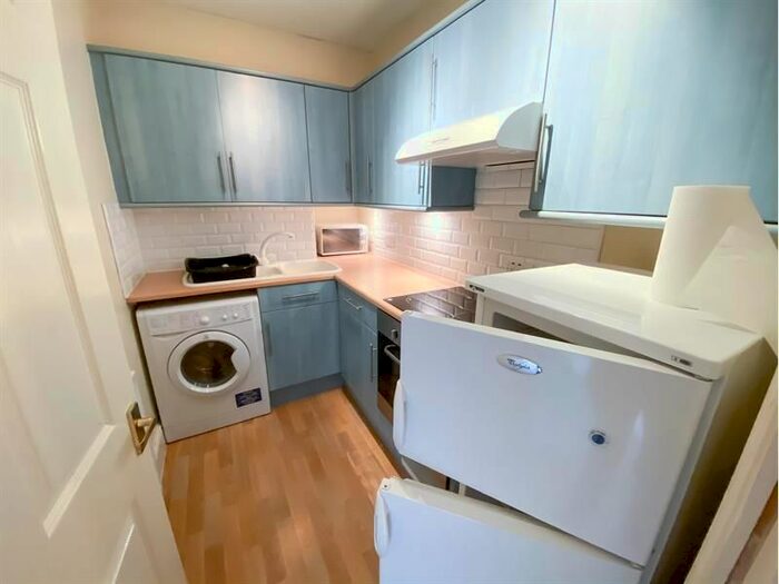 1 Bedroom Flat To Rent In Western Elms Avenue, Reading, RG30