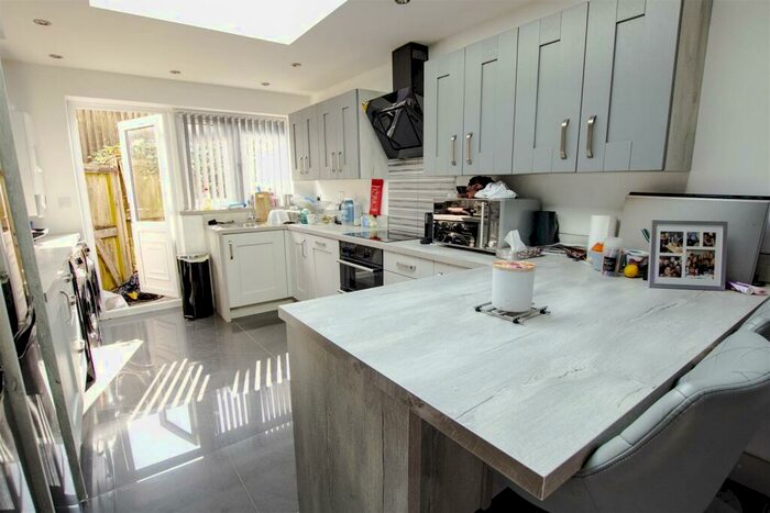 5 Bedroom House To Rent In Holly Grove, Hubert Road, Birmingham, B29