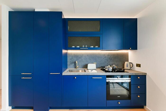 Apartment To Rent In Rendel House, Goodluck Hope, London, E14