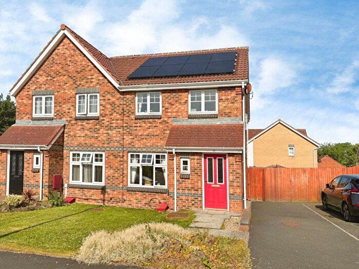 3 Bedroom Semi Detached House For Sale In Somervyl Avenue, Newcastle Upon Tyne, NE12