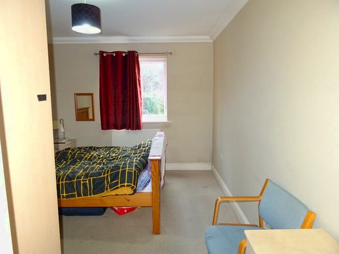 2 Bedroom Flat To Rent In Balcombe Road, Haywards Heath, RH16