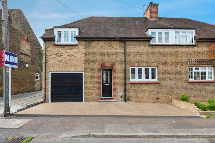 4 Bedroom Semi-Detached House For Sale In New Road, South Darenth, Dartford, Kent, DA4