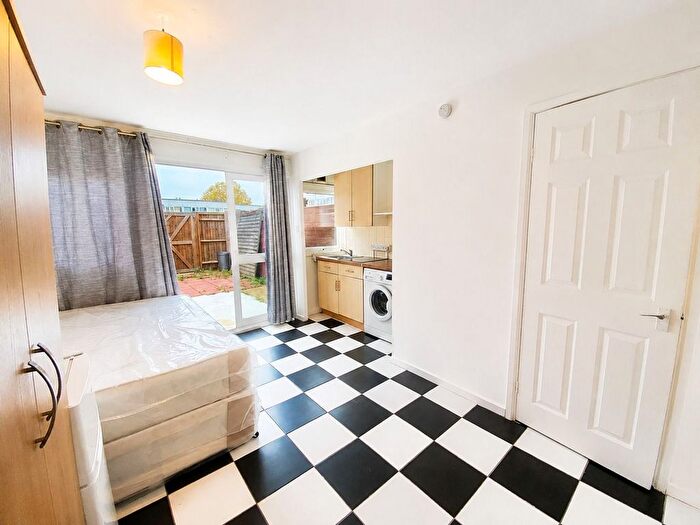 1 Bedroom Studio To Rent In Caernarvon Close, Mitcham, CR4