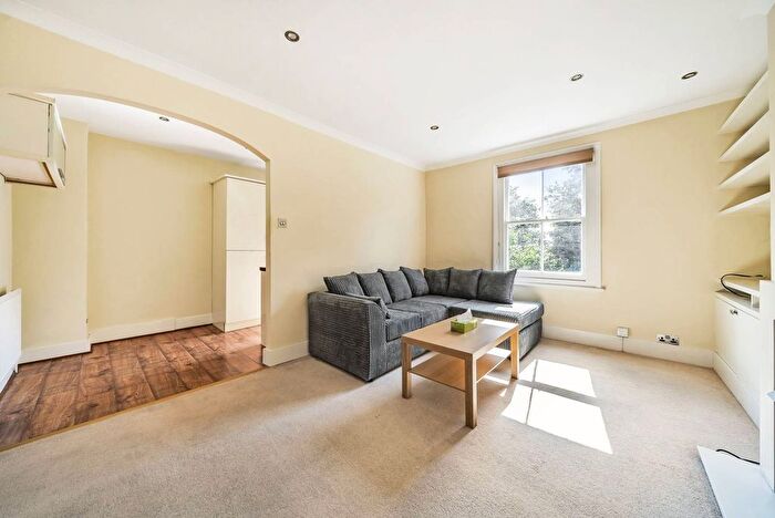 2 Bedroom Flat To Rent In Grange Park, Ealing, London, W5