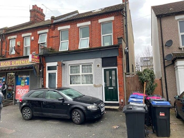 1 Bedroom Flat For Sale In North Road, Westcliff-On-Sea, Essex, SS0