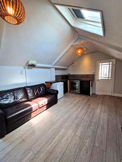 1 Bedroom Maisonette To Rent In Morris Road, Stratford, E15