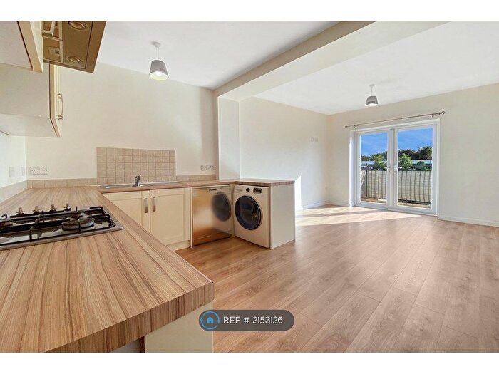 2 Bedroom Flat To Rent In Station Approach, Bromley, BR2